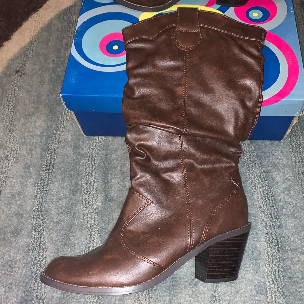 Soda Slouchy Western Style Boots